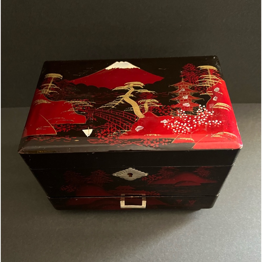 VINTAGE JAPANESE MOTHER OF PEARL JEWELRY HOLDER MUSIC BOX WITH KEY